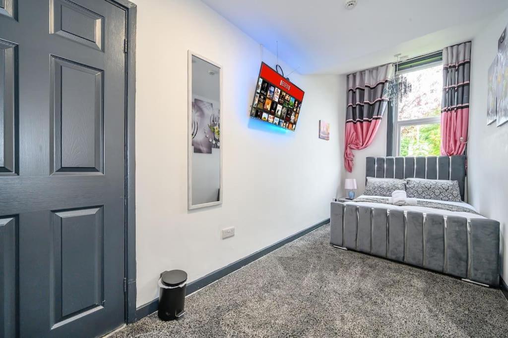 -F5Gh- For Relaxed & Cosy Stay, Free Parking, Wifi Лидс Экстерьер фото