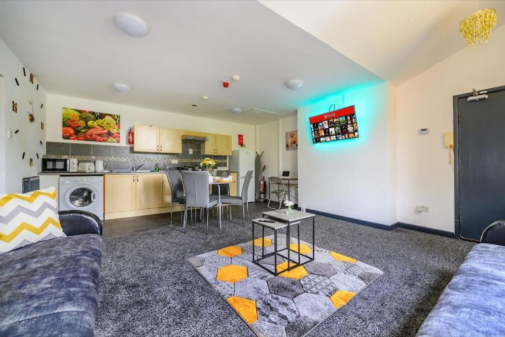 -F5Gh- For Relaxed & Cosy Stay, Free Parking, Wifi Лидс Экстерьер фото
